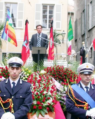 Il giorno dei funerali di Angioletto Viveri, il ricordo di Folena  (Foto Silvio Fasano)