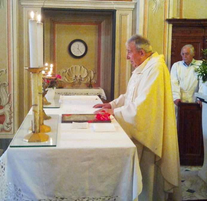 Peagna – Vessalico: don Gerini, 60 anni di sacerdozio e il fedele ‘chierichetto’ Nando