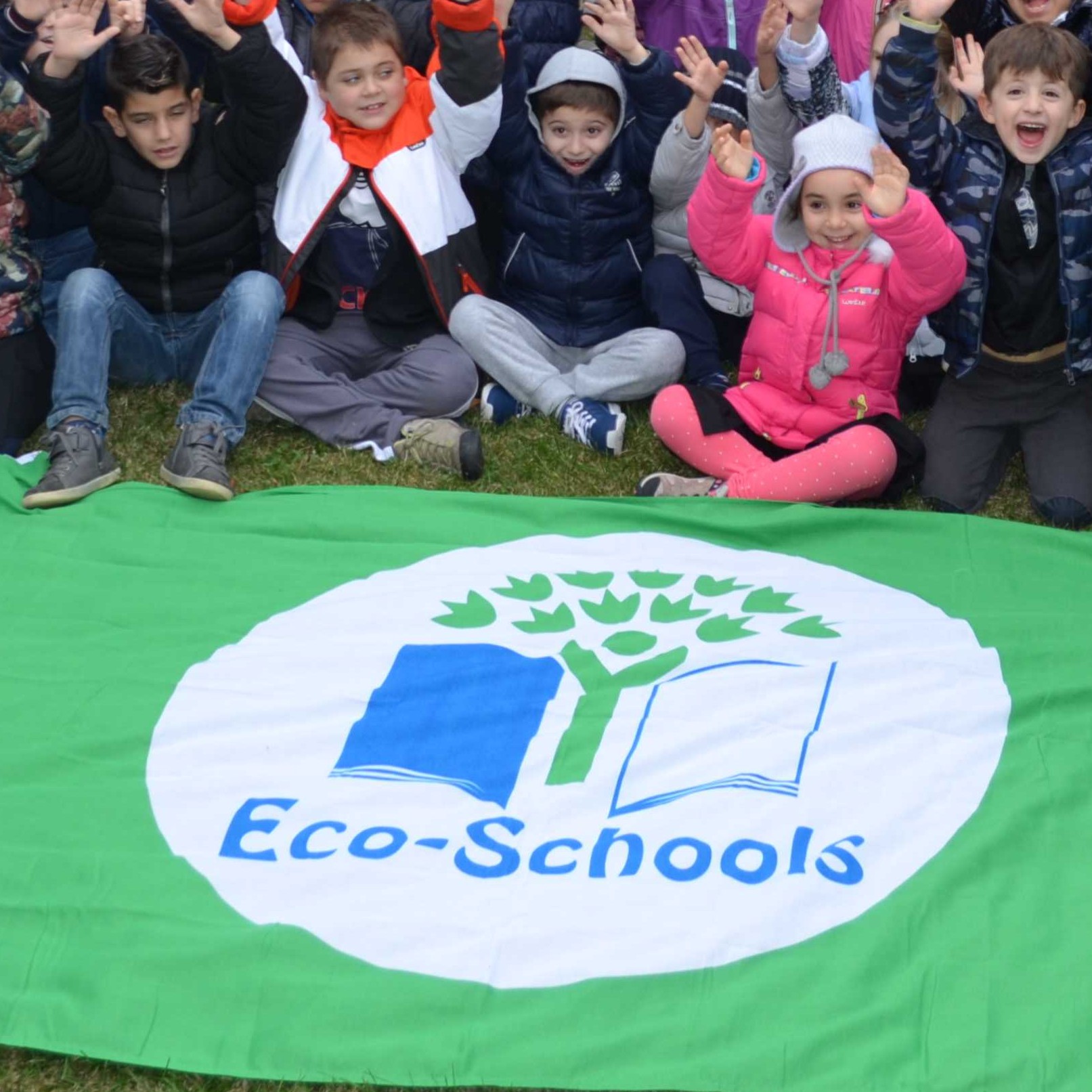 Bandiera Verde alla scuola di Andora e un coro di 300 bambini in concerto pro anziani