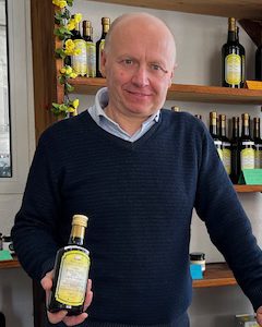 Pornassio, colpo grosso nel settore vitivinicolo e olivicolo. Venduta l’azienda e la struttura immobiliare Gianan con secoli di storia. Acquirente un giovane inglese che vive a Lisbona