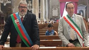 Finale L., in processione a piedi scalzi. I ‘pietrini’ di due Confraternite con cappe da pescatori. A Varazze invece sono i fedeli di S. Caterina