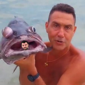 Foto curiose / Lombezzi, il pesce di Vannacci. 2 / Padovani, Fidarsi è bene… 3 / Montegrosso, tutti a cena. 4 / Ormea, la scala che dà consigli. 5 / Perché a Upega comandano le donne, riapre la locanda