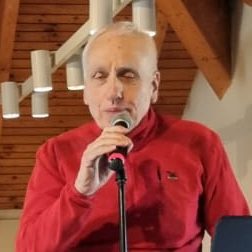 Don Milani: ‘Se si perdono i ragazzi più difficili, la scuola non è più scuola. È un ospedale che cura i sani e respinge i malati’. Mandava ragazzi di 15 anni all’estero a studiare le lingue lavorando