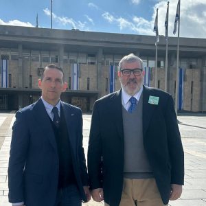 Foto curiose della settimana / Fermi tutti, è una rapina! 2 / Regione Liguria, missione in Israele di Invernizzi e Vaccarezza