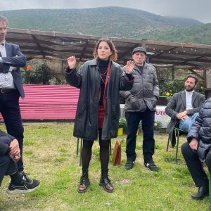 A Borghetto S. Spirito si rafforza il ‘fronte del no’ ai binari a monte, alle stazioni a 5-6 km dai centri abitati, danni al turismo, a 10 milioni di mc. di materiale con il traforo di gallerie