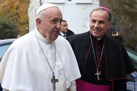 Sempre meno preti e la Chiesa apre: “Donne alla guida di parrocchie”. Previsto dal diritto canonico per laiche e laici. “Si fa già a Vicenza e a Trento, con i Gruppi ministeriali”