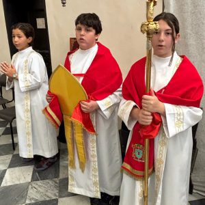 Il ritorno del vescovo emerito Mario Oliveri a Salea d’Albenga per un battesimo e Prime Comunioni