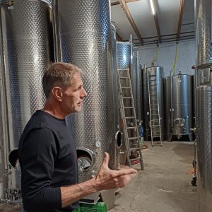 Le cantine liguri. Bacco piange per l’invenduto. E in Germania? Nelle tre regioni del vino è crisi nera. Migliaia di ha estirpati. Tracollo da 30 a 3 € al mq ma nessun acquirente. Axel Müller 401 anni di storia: ”L’incubo fallimenti“