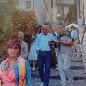 Mendatica ‘un angolo per Walter’. Gli onori senza dimenticare. 2/50 anni di Cucina Bianca e ora la De.Co. Il sen. Berrino. “Bisogna far divertire…”