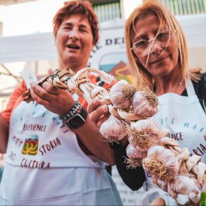 Laigueglia con San Matteo due giorni di fiera e eventi. Omaggio a Carlo Petrini. Si potrà gustare la storica pietanza “La Carbunera” e il piatto della “Confrarìa dla Tripa e dla Rustia”